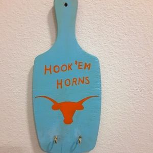 Hook'em Horns Hanging Key Art Decor